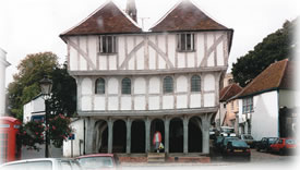 Stay in lovely English style bed and breakfast lodging